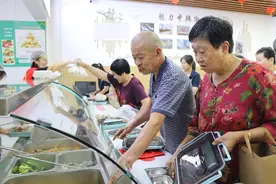 打造首家公办普惠养老院、新增助餐优惠2000人以上……青岛崂山区发力银发经济图片