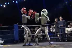 首个人形机器人格斗大赛开打，“拳拳到肉”图片