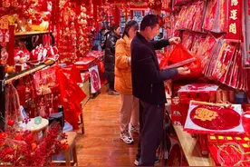 新春走基层 | 春节装饰品销售火爆 非遗工艺品掀新潮图片