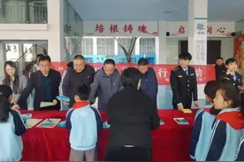 “地震科普 携手同行”主题宣传活动在新泰市平阳小学开展图片