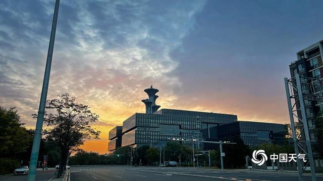 北京橙红朝霞上线 美景唤醒城市