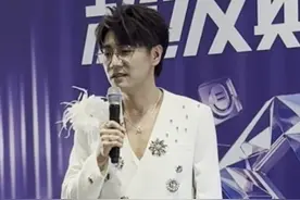 30秒｜跟着太乙真人学川普，王铮亮模仿“你打我噻”图片