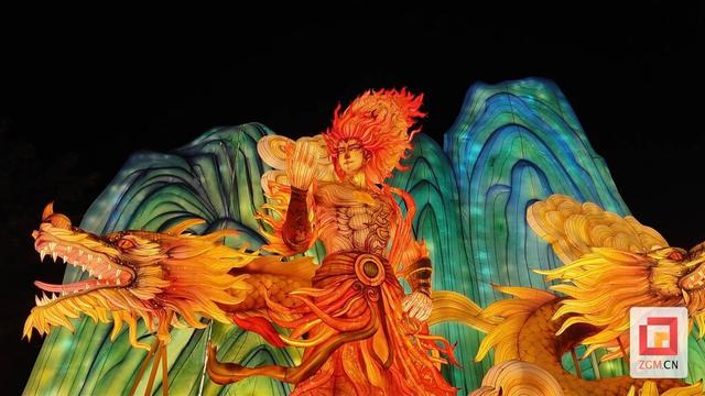 第32届自贡国际恐龙灯会盛大开幕 游客沉醉灯海直呼震撼