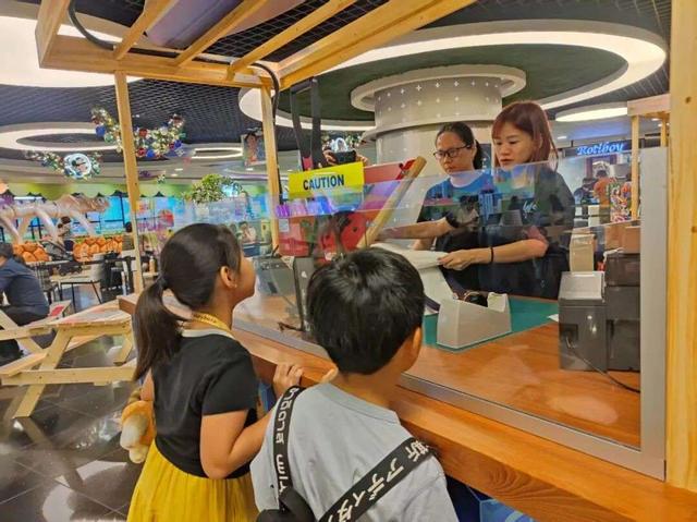 迪士尼游轮正式登陆樟宜！6米巨船+海底世界，打卡、DIY、嘉年华、限量周边一次玩爽！