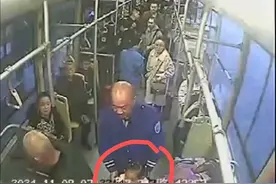 与家长走散，4岁女孩清晨独自坐公交，成都公交团队接力送她回家图片