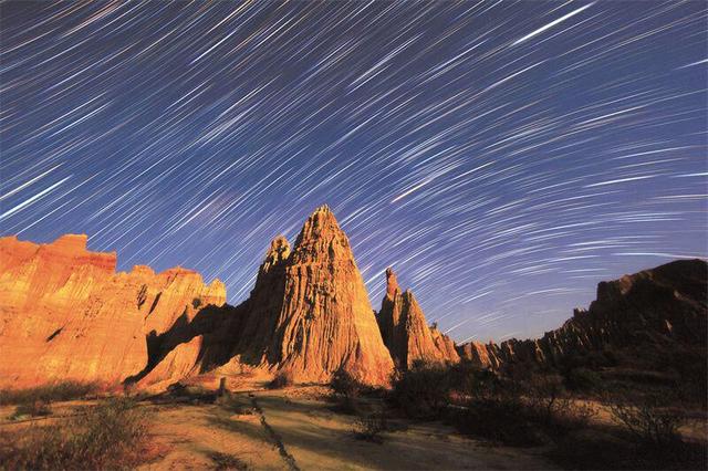 星空露营，大片直出，解锁元谋土林的N种玩法