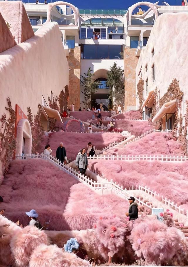 萌化了！大理全城“穿”毛衣~