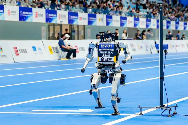 世界人形机器人运动会复盘：全自主突围与380亿“赛场经济”崛起