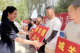 暖心！英吉沙县慈善总会携手爱心企业为群众捐赠净水物资图片