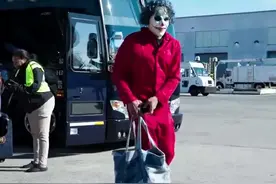 扮演队友？威斯布鲁克万圣节COS成小丑“Joker”图片
