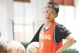 独臂篮球少年张家城:我想努力证明，我和别人没有什么不同图片