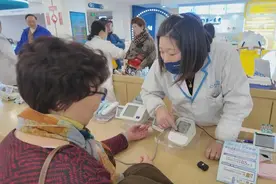 黄浦区助老服务卡全新升级，我们听听老年人感受如何→图片