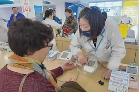黄浦区助老服务卡全新升级，我们听听老年人感受如何→图片