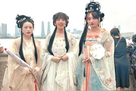 万千观众汇聚江边共赴亚运开幕盛宴图片