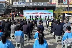 “书香润洛南 阅享新时代” 2025年洛南县全民阅读、版权保护暨惠民图书巡展活动启动图片