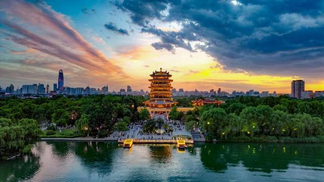 从“泉文化”到“夜经济”，济南暑期文旅多点开花激活消费市场
