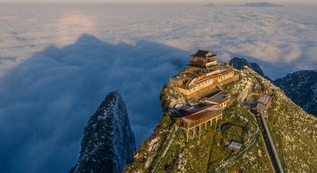 大巴山里惊现“天宫”，云雪映衬好“光景”