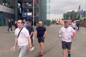 😅英格兰球迷提前离场，得知贝林厄姆绝平后又赶紧往回赶视频封面