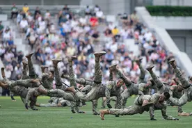 镜观中国·新华社国内新闻照片一周精选丨解放军驻澳门部队举行第十九次军营开放活动（10）图片