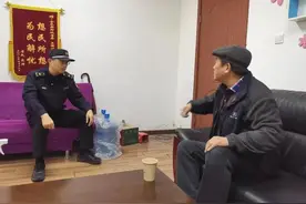 【城管进社区】擅改公共烟道起纠纷，城管居委联手化干戈图片