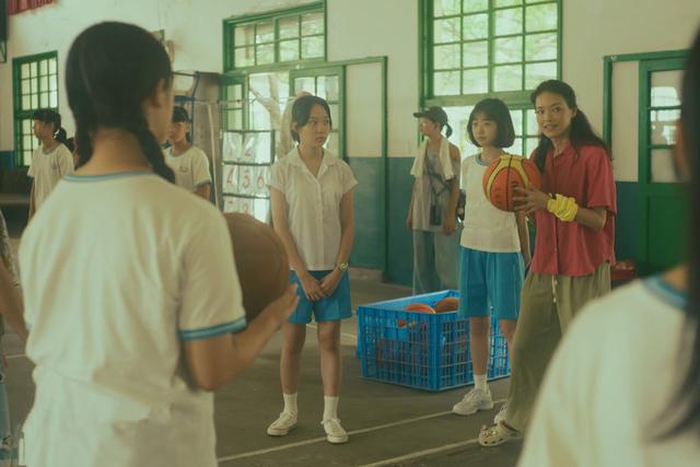 舒淇做导演：“告诉所有受伤的女孩，勇敢走出自己的未来”