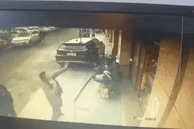 男童从6楼坠落 男子徒手冲上前接住图片