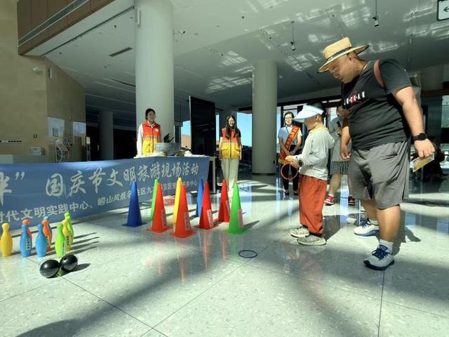 青岛市崂山区开展“畅游青岛 文明相伴”国庆节文明旅游现场活动