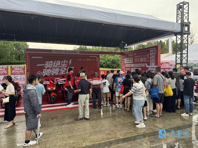 主场内外看“苏超”·优品市集丨京东汽车携电动自行车亮相，燃情助力共赴热爱