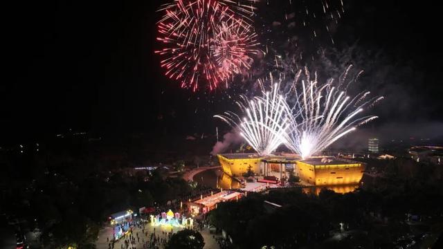 连续6年！龙虎山再度荣获2025年度 “国家5A级旅游景区100强”！