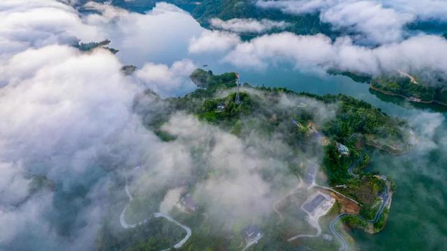 德化龙门湖：碧水金霞入画来