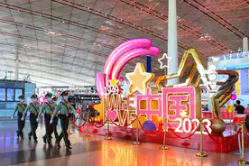 （军事·图文互动）武警部队全力做好“双节”执勤安保工作图片