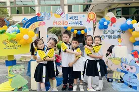 摆满各种体育器材，孩子们玩嗨了，这所幼儿园变身比赛场图片