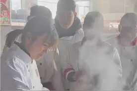 90后清华大学女硕士到蓝翔学厨师 她说：不要在意别人的眼光而放弃真实的东西图片