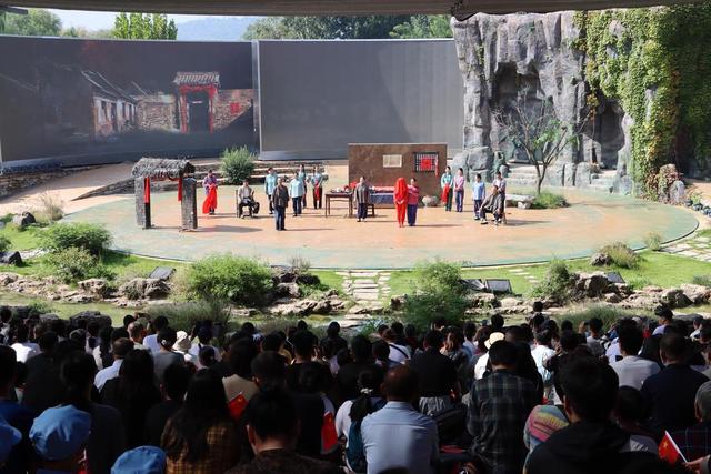 红色文化“盛宴”献礼国庆，红色旅游蔚然成风
