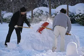 太羡慕！学生雪地里撒欢名场面火出圈，网友：“这才是青春呀！”🤩图片