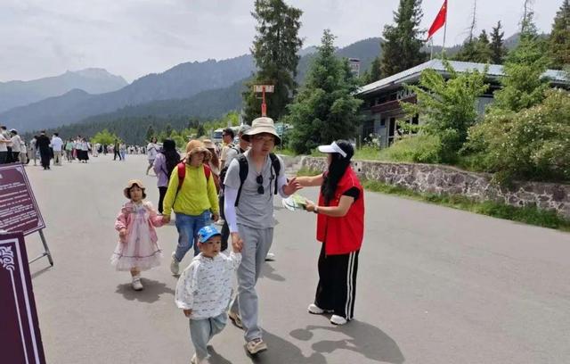 古尔邦节假期天山天池旅游市场火爆 累计接待游客12.15万人次
