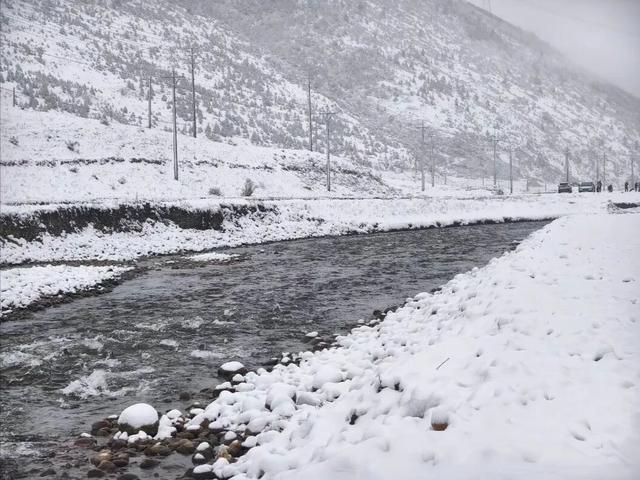 今日多地下雪！冰雪世界的川西正式上线