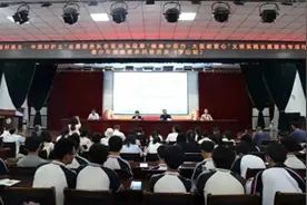 罗山县“青少年健康科普专家讲座”在县中等职业学校举行图片