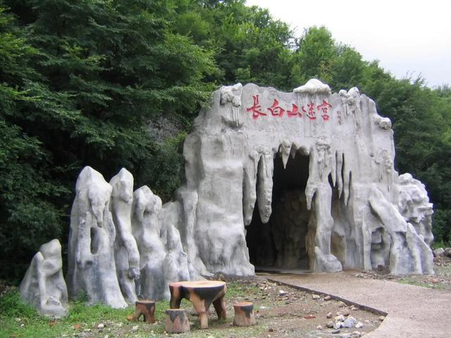 乘着高铁游白山 | 沈白高铁白山东站赴白山市区餐饮、住宿、商超、景区景点公交路线指南