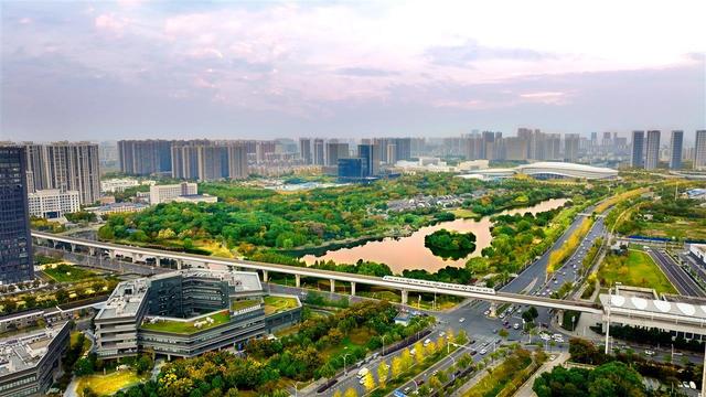 满城彩叶，一路风景