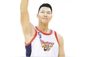 告别二十一年球员生涯，易建联广东队球衣正式退役图片
