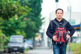 94岁台湾老兵收到山东大馒头，笑得像孩子！他为老兵找到了“乡愁”图片