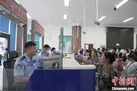 中缅边境瑞丽口岸2024年以来出入境客流量突破300万人次图片