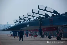 呼啸升空！多架战机开展实战化课目训练图片