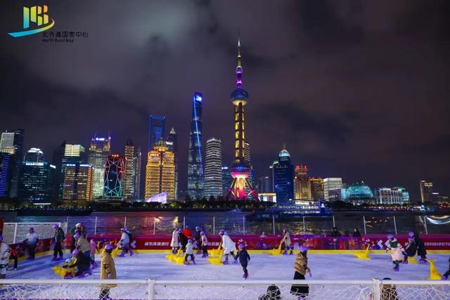 上海首个450㎡浦江冰场！飘雪、市集、和陆家嘴三件套同框，出片率100%→