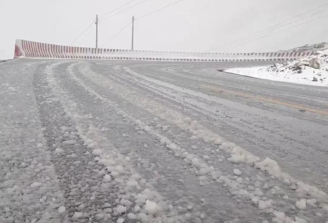 受降雪天气影响，珠峰景区停止售票临时封闭