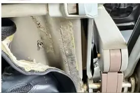 航空公司用胶带粘飞机舷窗？乘客曝光，"我会吓到要直接下飞机"！航司回应：符合安全规范图片
