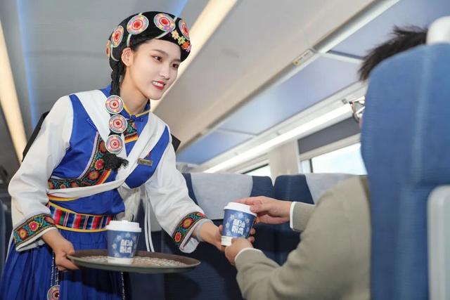 开通两周年！这趟民族风动车别错过！