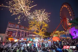 长沙世界之窗跨年狂欢迎新年 元旦红鼻子节爆笑开年图片