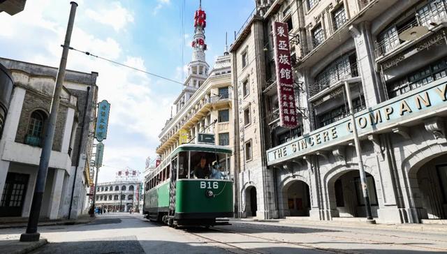 上海影视乐园周末人气旺